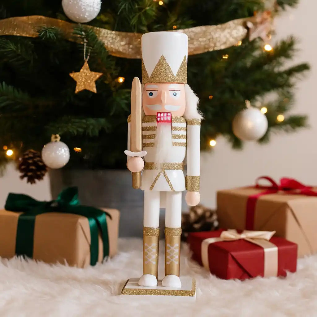 Felicia - Schiaccianoci di Natale in legno bianco e oro