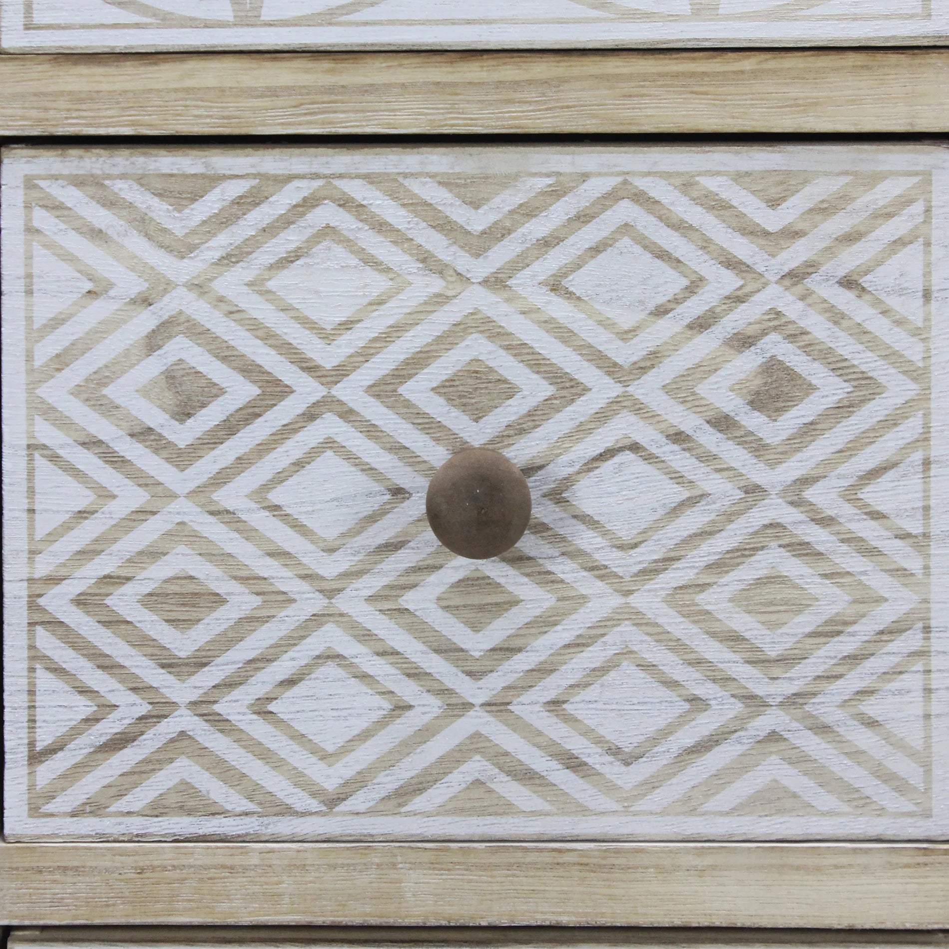 Commode en bois blanc avec 4 tiroirs décorés