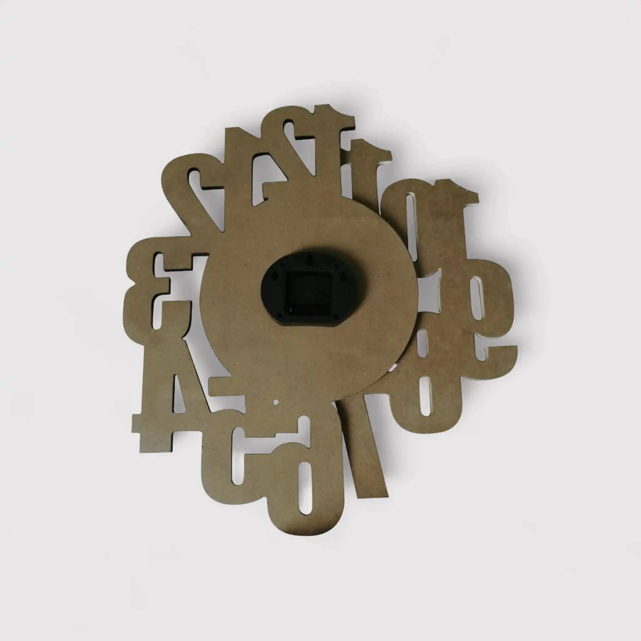 Horloge murale avec numéros dispersés en noir et marron