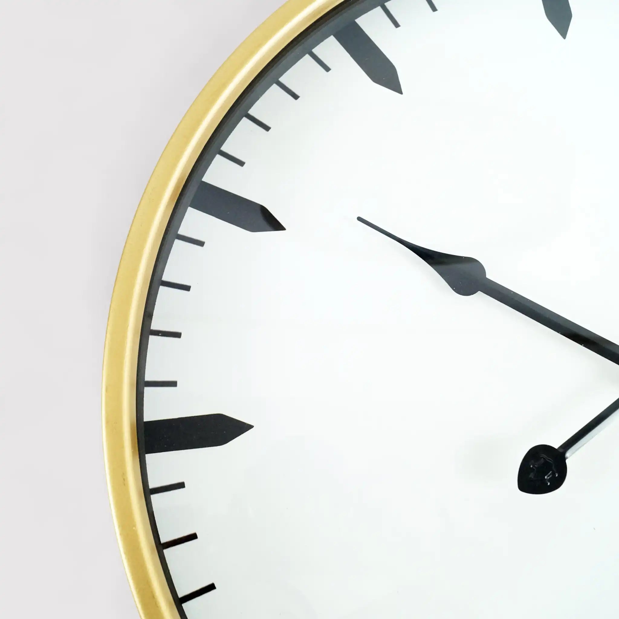 Harissa - Orologio a muro design in stile minimalista