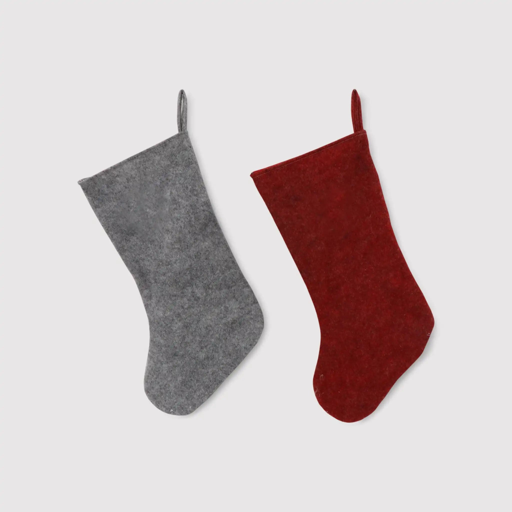 Calze natalizie da appendere in tessuto rosso e grigio