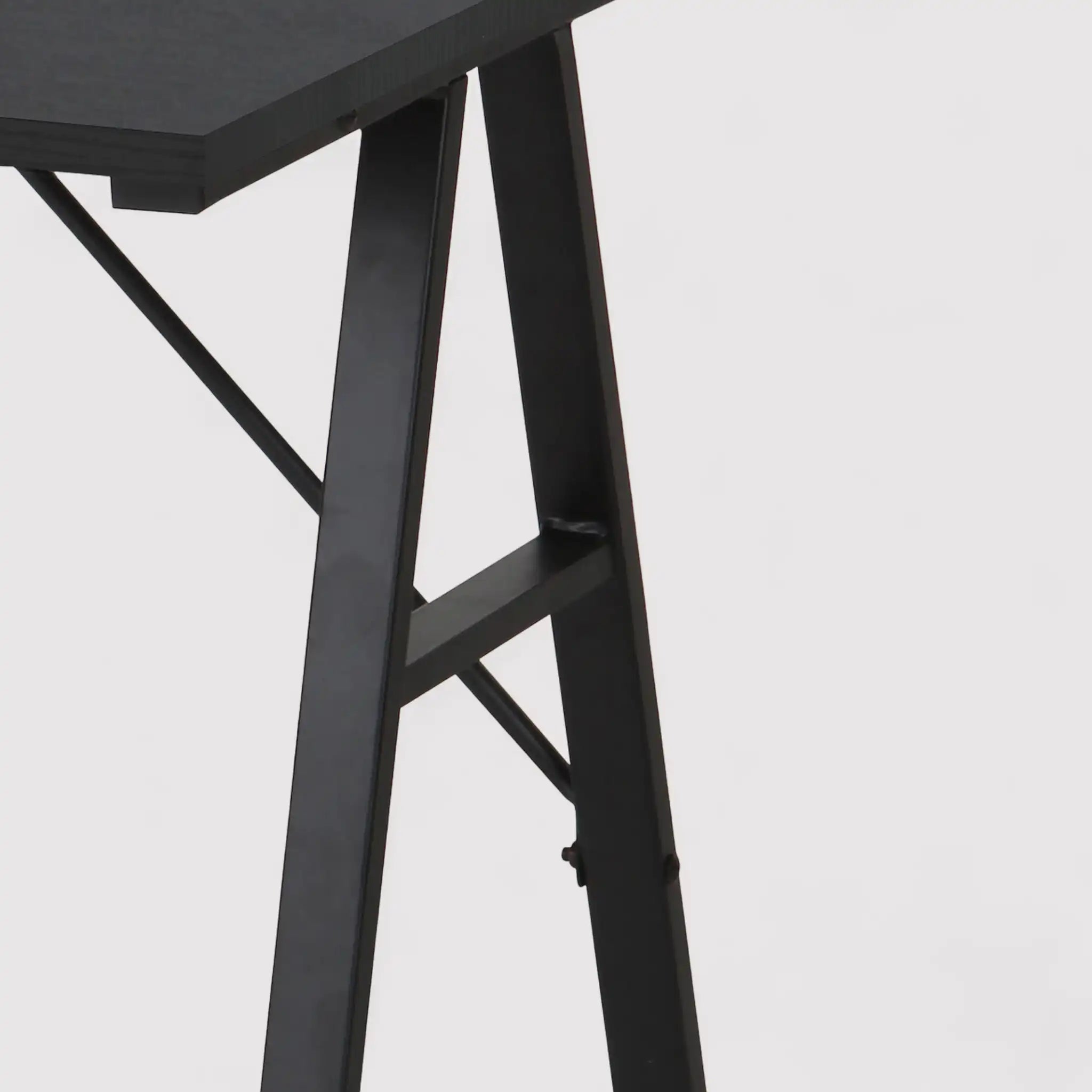 Akadama - Scrivania porta pc salvaspazio nera per sala studio