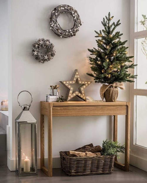 Come decorare l'ingresso di casa per Natale: 5 idee low cost - Rebecca  Mobili
