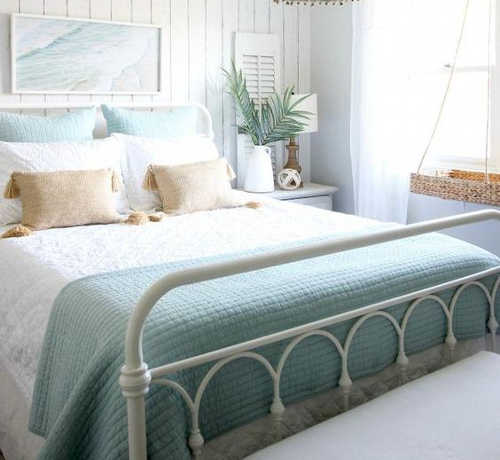 Decorare la parete dietro il letto: idee e ispirazioni - LivingC…   Arredamento camera da letto verde, Decorazione camera da letto, Idee  arredamento camera da letto