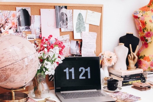 Come organizzare la scrivania: 9 idee per lavorare con stile - Rebecca  Mobili