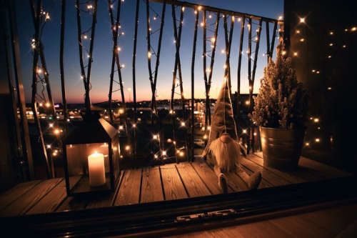 Come illuminare un balcone a Natale