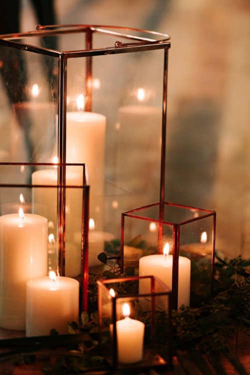 Decorazioni con candele e lanterne