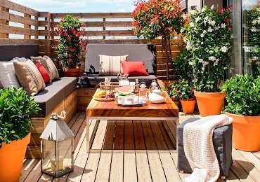 How to furnish a small terrace in a chic and functional way