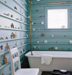 Un plongeon rafraîchissant: meubler la salle de bain dans un style marin