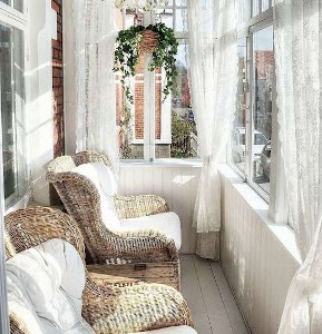 How to furnish a shabby chic veranda on a budget