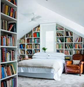 Bookcase in the bedroom: 4 original ideas (plus one)