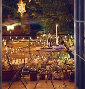Decorating the Balcony for Christmas: 5 Magical Inspirations