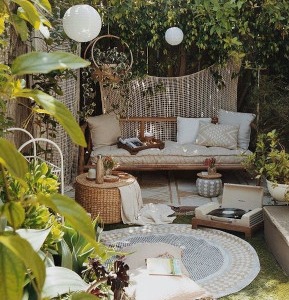 How to Furnish a Small Garden: 5 Ideas for Your Green Oasis