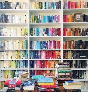 How to decorate a bookshelf: 4 creative ideas