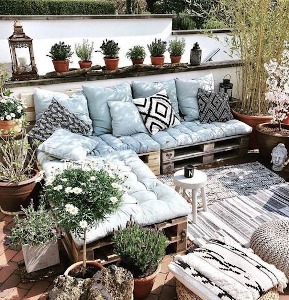 Furnishing the garden with pallets: 4 creative ideas for outdoors!